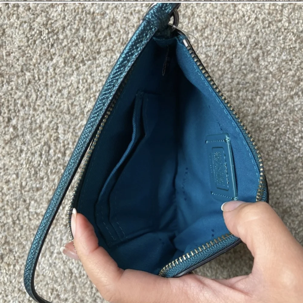 SOLD Coach Metallic Teal Glitter Crossgrain Leather Wristlet Peacock Saffiano - Picture 6 of 6